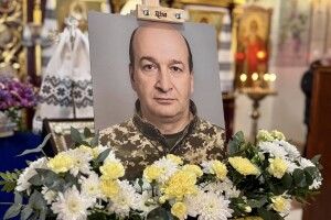 У місті на Волині провели в останню путь Героя «на щиті»