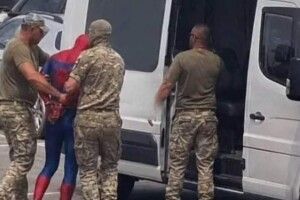 Мобілізація «Людини-павука» у Луцьку виявилася фейком від ШІ