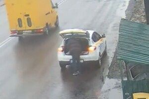 Спіймали волинянина, який підкидав сміття у Луцьку