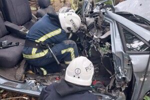 Із понівеченої машини на Рівненщині дістали тіла двох людей (Фото)