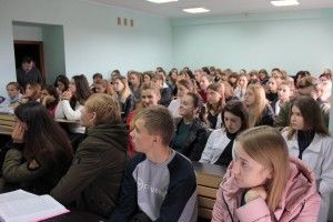 На біологічному факультеті СНУ зафіксували аншлаг на лекції щодо збереження зубрів у Цуманській пущі