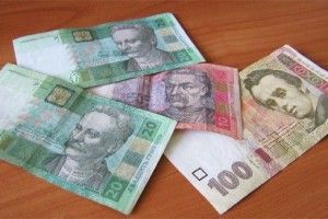 У рівненському тролейбусі свекруха з невісткою поцупили в пасажирки мобільний телефон та гаманець зі 150-ма гривнями