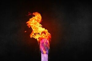 Гралася і підпалила себе: лікарі борються за життя 3-річної дівчинки