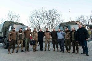 Пройшли вогонь і воду: Порошенко у Херсоні передав техніку легендарним розвідникам, які знищують російських диверсантів