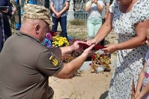 Родині загиблого захисника з Волині передали нагороду (Фото)