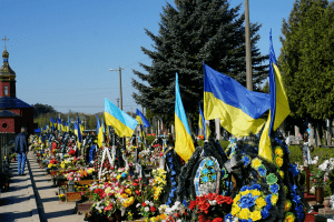 Як лучани проводять поминальну неділю (Фото)