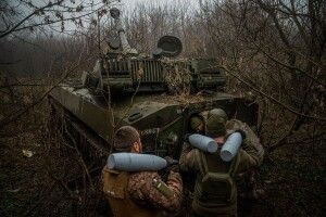Польща заявляє, що скорочує постачання зброї Україні через суперечку щодо зерна