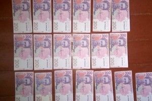 Подружжя пенсіонерів погодилося замінити свої гроші на «нові купюри»