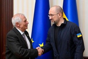 ЄС підготує удвічі більше українських військових - Боррель 