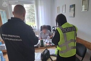 На Прикарпатті ексдиректорка перинатального центру заробляла на «важких» пологах