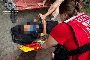 Ймовірно, йшов на червоне світло: в Луцьку госпіталізували підлітка після ДТП