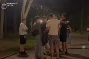 У парку Львова серед ночі ножем поранили 16-річного хлопця
