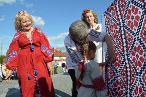 У Ковелі презентують рекордну вишиванку