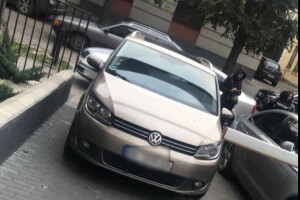 У Рівному патрульні покрали порушників паркування (Фото)