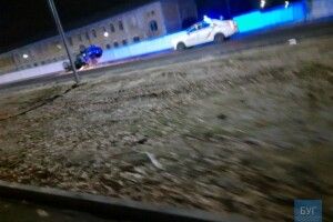 У місті на Волині вночі BMW влетіло в паркан і перекинулося