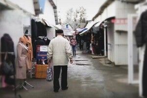 На Рівненщині тимчасово закривають речові ринки