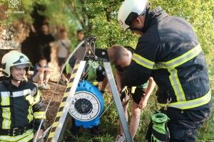 За крок до трагедії: в обласному центрі Волині 14-річний підліток упав у колекторний колодязь