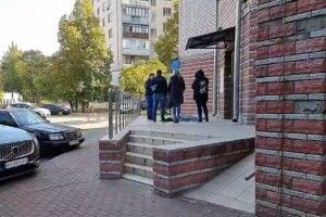 13-річна школярка випала з вікна багатоповерхівки