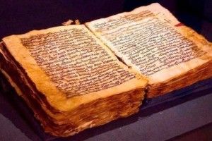 Відкупити унікальну Біблію допомогли громадяни