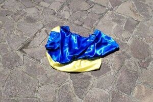 Зірвав і кинув на землю: як покарали волинянина за наругу над прапором