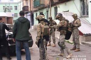 На Рівненщині поліцейські викрили групу озброєних наркоторговців