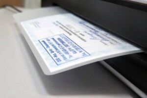 Паніка через «недійсні» свідоцтва: чому лучани штурмують РАЦС (Відео)