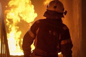 Пожежу гасили три години, на згарищі знайшли труп