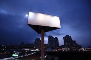 В Україні хочуть заборонити рекламу на дорогах