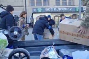 На залізничний вокзал столиці привезли дитячі візочки і кухонне приладдя для гарячого харчування – Марина Порошенко