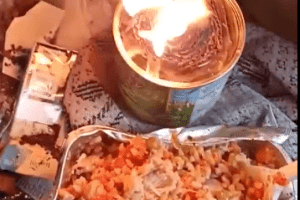 Волонтер з Луцька показав, що значить окопна свічна для захисника (Відео)