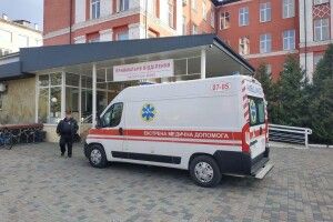 Коли кожна секунда важлива: у Ковелі патрульні допомогли врятувати чоловіка з серцевим болем (Відео)
