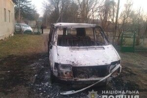 Нардеп просить Авакова і Рябошапку узяти справу про підпал авто священника ПЦУ з Овадного під контроль