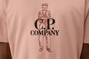 Як носити футболки C.P. Company влітку: актуальні ідеї образів