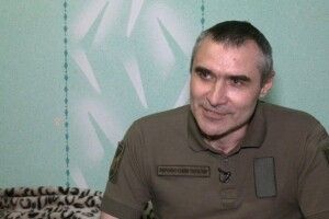 Підірвався на міні і вижив: розвіднику з Рівненщини вручили нагороду
