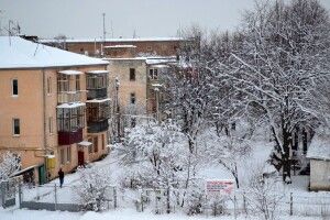 У Львові шмат пам’ятки архітектури гепнувся дівчині на голові – струс головного мозку