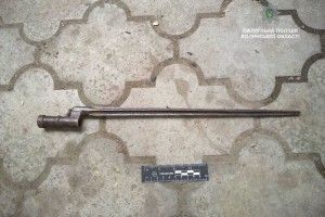 У Луцьку затримали хлопця, який намагався продати старовинну зброю