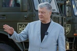 Порошенко знову везе на фронт велику партію техніки і закликає Міноборони більше сприяти волонтерам