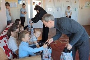 У лікарні на Волині маленькі пацієнти отримали подарунки від міського голови