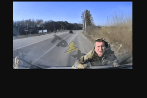 На Волині водій під час втечі провіз на капоті військовослужбовця ТЦК (Відео)