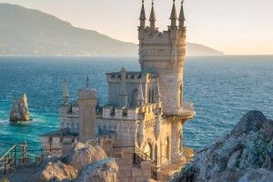 У Криму покарали шістьох людей за весілля з українськими піснями