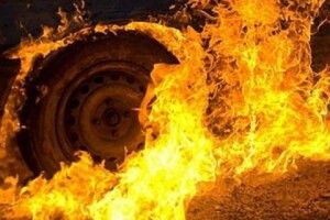 У Ковелі вночі підпалили буса (Фото)