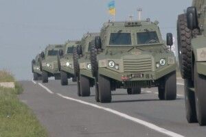 Вже на фронті: Порошенко на Донеччині передав італійські бронемашини десантникам 79-ї бригади 11-08-2022
