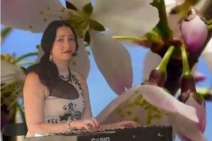 Скрипалька з Любешова «одягнула» вірші у музику (Відео)