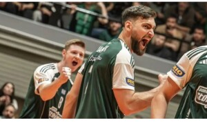 Велетень з Волині підняв над головою Кубок Греції