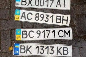 У Рівному шукають власників втрачених у зливу автомобільних номерів 