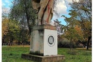 У Чехії постамент пам'ятника червоноармійцям перетворили на пральну машину (Фото)