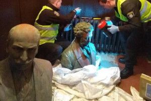 Викрадені бюсти Коцюбинського й Пушкіна знайшли. Чи підкинули?