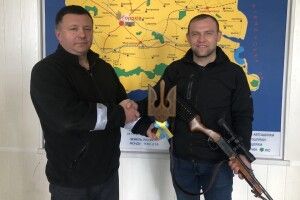 Польський лікар, який рятував українців у найзапекліші дні в Ірпені, повіз додому і горохівський подарунок