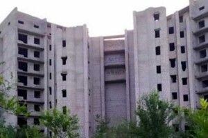 Рятують 15-річного хлопця, який стрибнув з недобудови