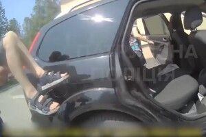 На Волині чоловік, щоб врятувати пораненого сина, звернувся до поліцейських (Відео)